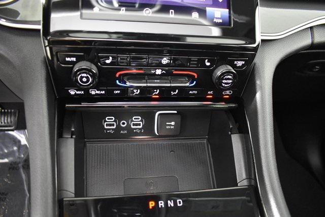 Photo of 2023 Diamond Black Crystal Pearlcoat Jeep Grand Cherokee