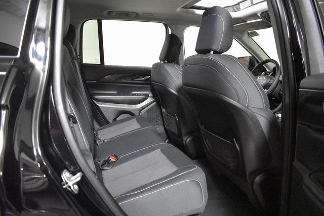 Photo of 2023 Diamond Black Crystal Pearlcoat Jeep Grand Cherokee