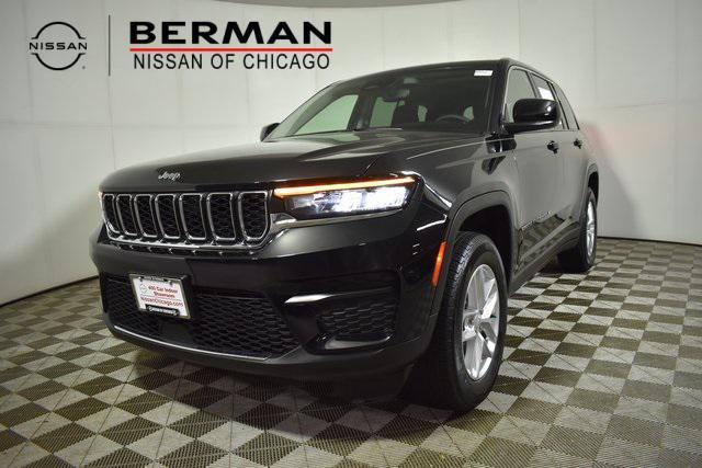 Photo of 2023 Diamond Black Crystal Pearlcoat Jeep Grand Cherokee