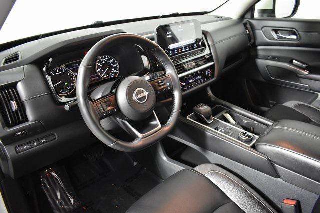 Photo of 2024 Pearl White Tricoat Nissan Pathfinder
