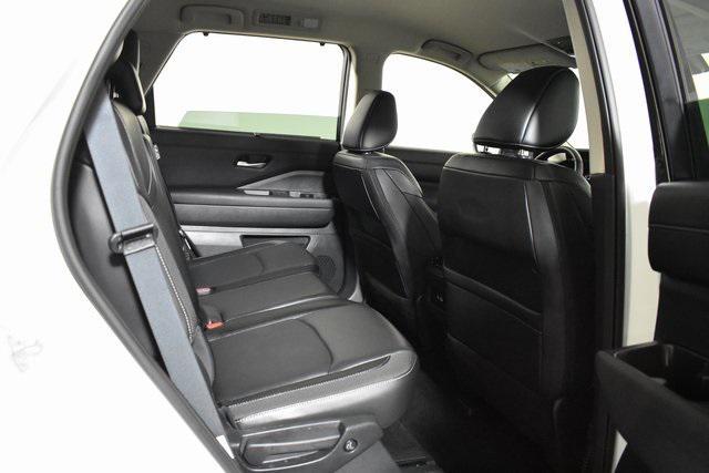 Photo of 2024 Pearl White Tricoat Nissan Pathfinder