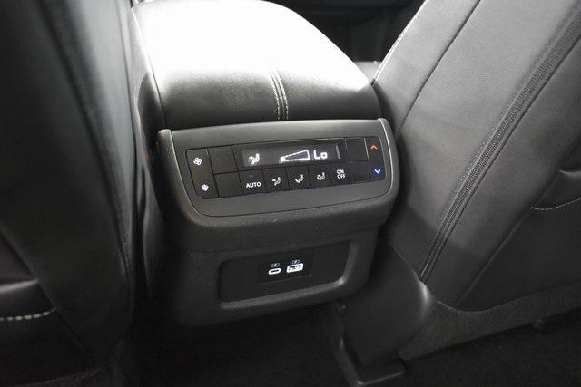 Photo of 2024 Pearl White Tricoat Nissan Pathfinder