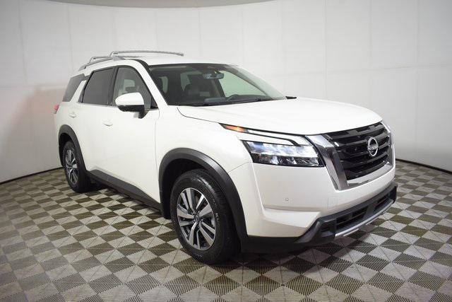 Photo of 2024 Pearl White Tricoat Nissan Pathfinder