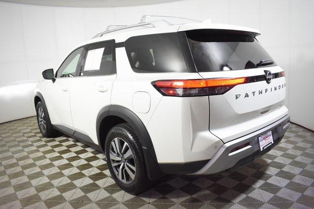 Photo of 2024 Pearl White Tricoat Nissan Pathfinder