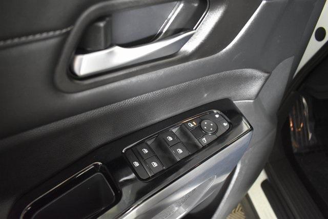 Photo of 2024 Pearl White Tricoat Nissan Pathfinder