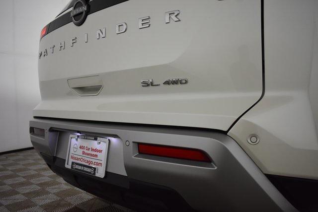 Photo of 2024 Pearl White Tricoat Nissan Pathfinder