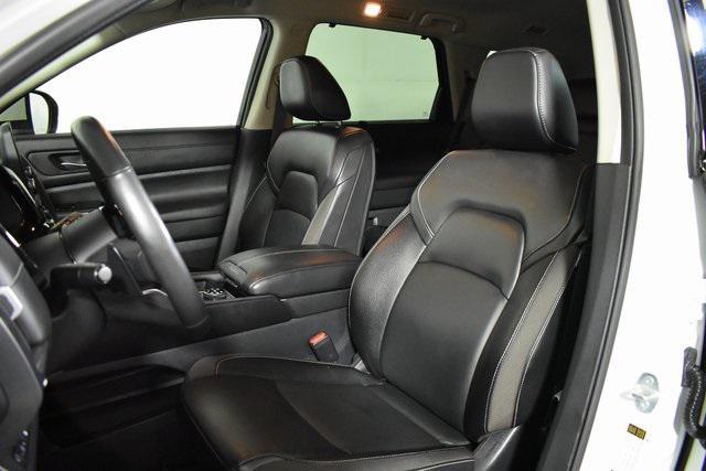 Photo of 2024 Pearl White Tricoat Nissan Pathfinder