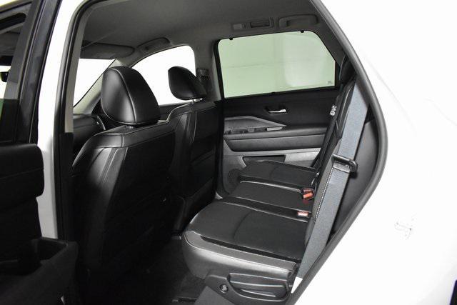 Photo of 2024 Pearl White Tricoat Nissan Pathfinder