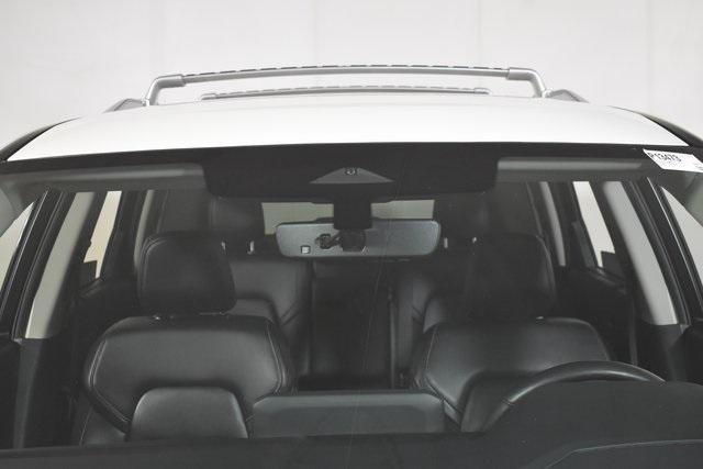 Photo of 2024 Pearl White Tricoat Nissan Pathfinder