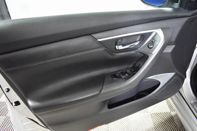 Photo of 2017 Brilliant Silver Metallic Nissan Altima