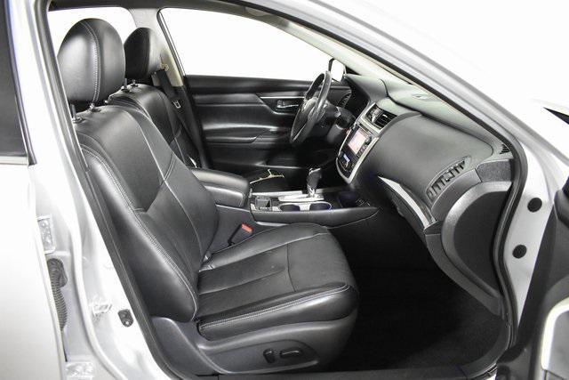 Photo of 2017 Brilliant Silver Metallic Nissan Altima