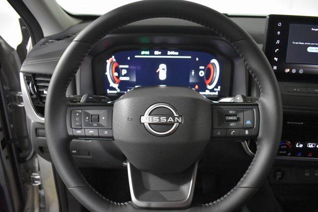 Photo of 2025 Champagne Silver Metallic Nissan Rogue