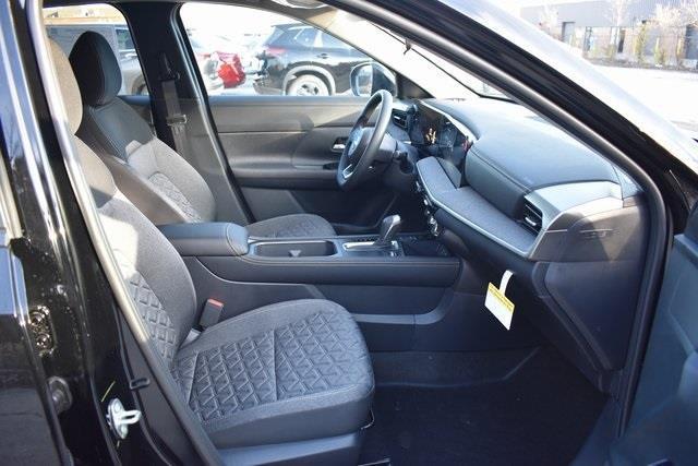 Photo of 2025 Super Black Nissan Kicks