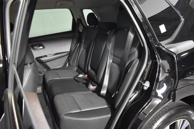 Photo of 2022 Super Black Nissan Rogue