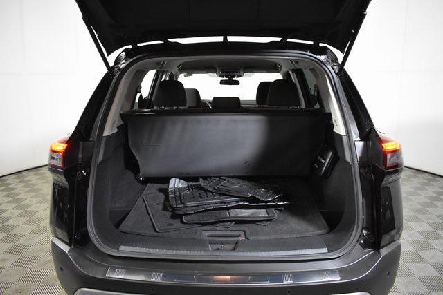 Photo of 2022 Super Black Nissan Rogue