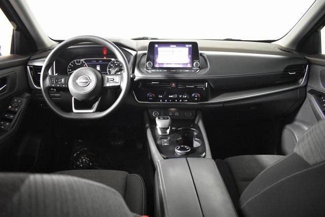 Photo of 2022 Super Black Nissan Rogue