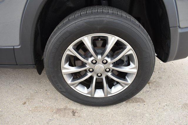 Photo of 2021 Sting-Gray Clearcoat Jeep Cherokee