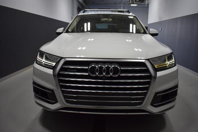 Photo of 2017 White Audi Q7