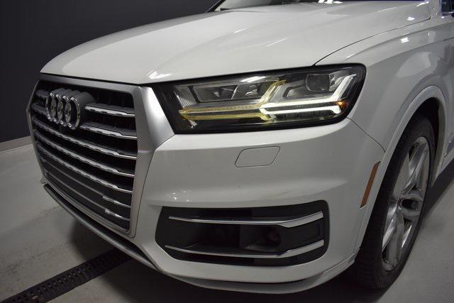 Photo of 2017 White Audi Q7