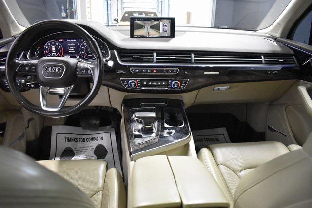 Photo of 2017 White Audi Q7
