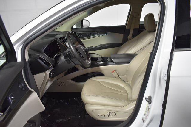 Photo of 2020 White Lincoln Nautilus