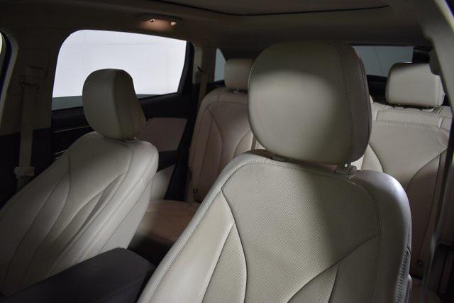 Photo of 2020 White Lincoln Nautilus
