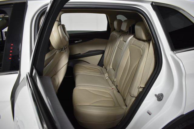 Photo of 2020 White Lincoln Nautilus