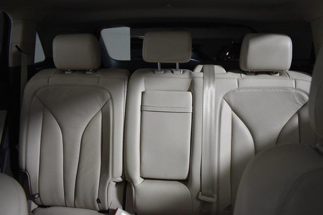 Photo of 2020 White Lincoln Nautilus