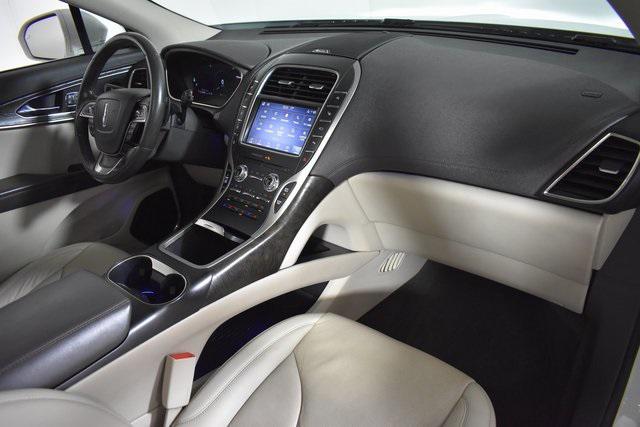 Photo of 2020 White Lincoln Nautilus