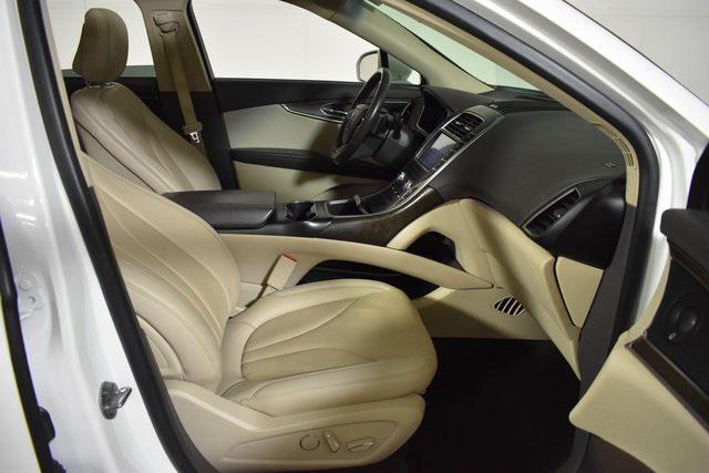 Photo of 2020 White Lincoln Nautilus