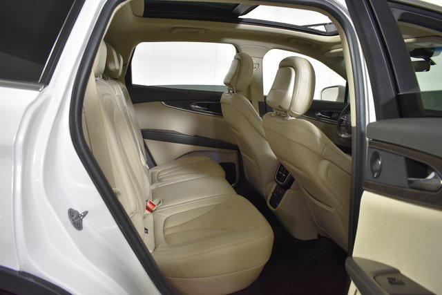 Photo of 2020 White Lincoln Nautilus