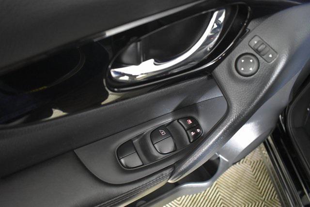 Photo of 2022 Magnetic Black Pearl Nissan Rogue Sport