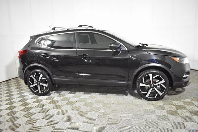 Photo of 2022 Magnetic Black Pearl Nissan Rogue Sport