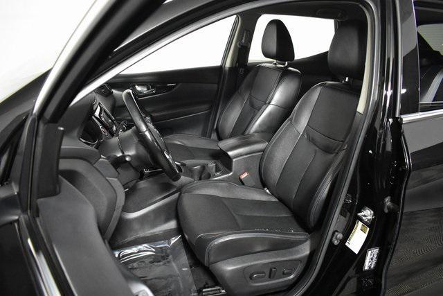 Photo of 2022 Magnetic Black Pearl Nissan Rogue Sport