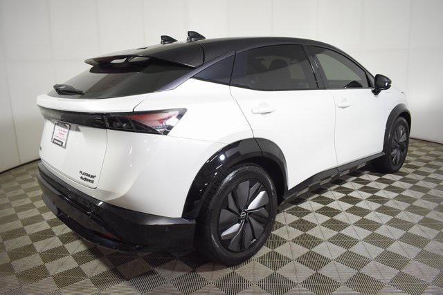 Photo of 2023 Everest White Pearl Tricoat/Black Diamond Pearl Nissan ARIYA