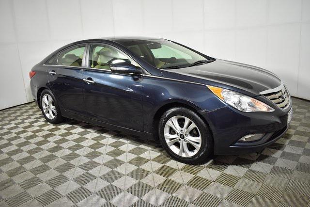 Photo of 2013 Pacific Blue Pearl Mica Hyundai SONATA