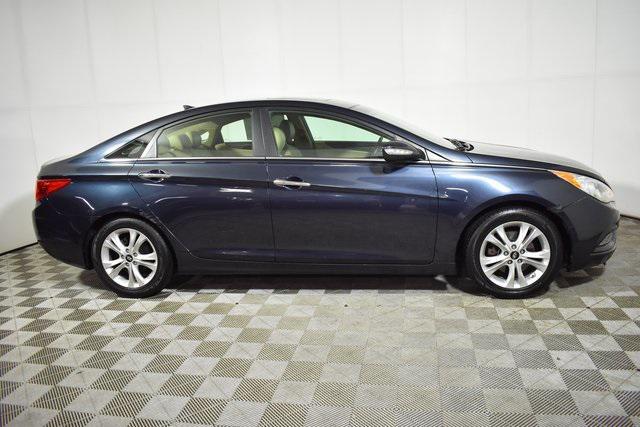 Photo of 2013 Pacific Blue Pearl Mica Hyundai SONATA