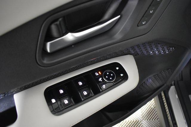 Photo of 2023 Black Diamond Pearl Nissan ARIYA