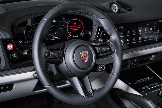 Photo of 2025 Quartzite Grey Metallic Porsche Cayenne
