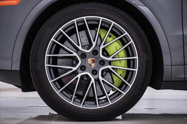 Photo of 2020 Quartzite Grey Metallic Porsche Cayenne E-Hybrid