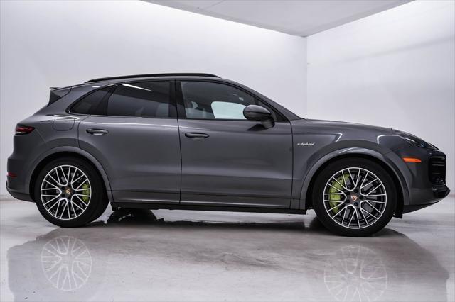 Photo of 2020 Quartzite Grey Metallic Porsche Cayenne E-Hybrid
