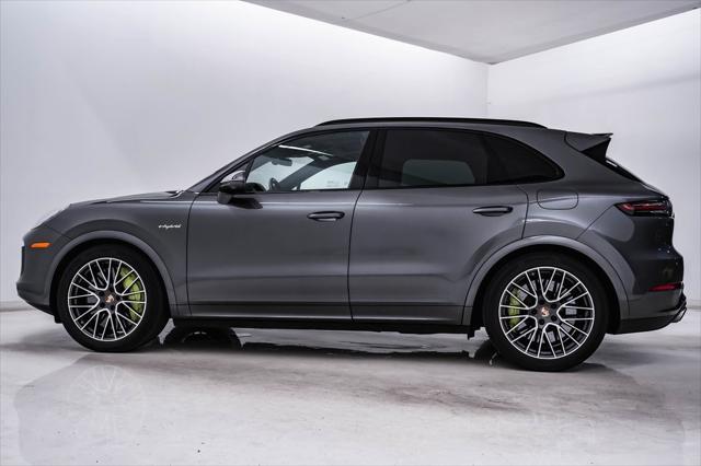Photo of 2020 Quartzite Grey Metallic Porsche Cayenne E-Hybrid