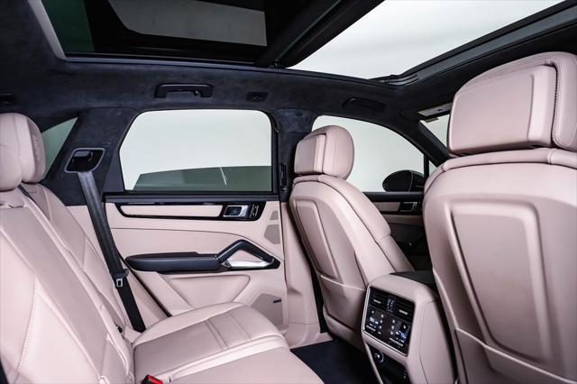 Photo of 2020 Quartzite Grey Metallic Porsche Cayenne E-Hybrid