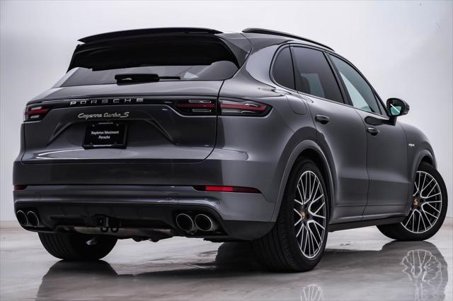 Photo of 2020 Quartzite Grey Metallic Porsche Cayenne E-Hybrid