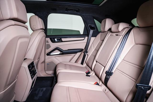 Photo of 2020 Quartzite Grey Metallic Porsche Cayenne E-Hybrid