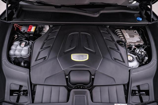 Photo of 2020 Quartzite Grey Metallic Porsche Cayenne E-Hybrid