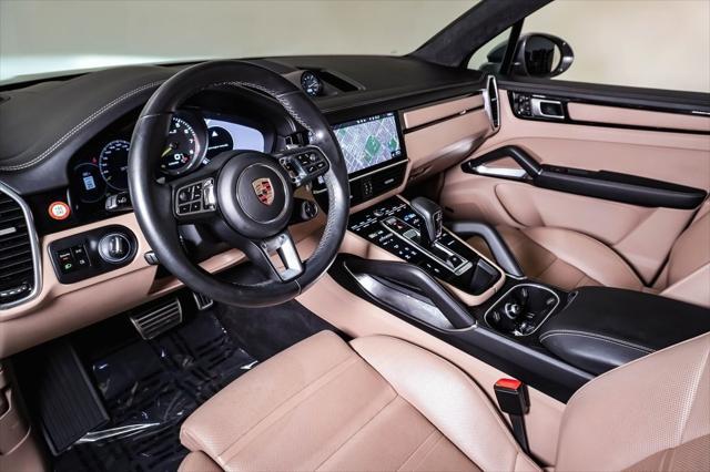 Photo of 2020 Quartzite Grey Metallic Porsche Cayenne E-Hybrid