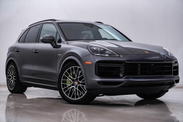 Photo of 2020 Quartzite Grey Metallic Porsche Cayenne E-Hybrid