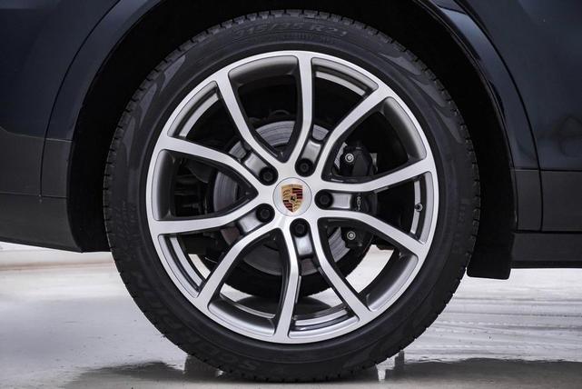 Photo of 2022 Moonlight Blue Metallic Porsche Cayenne