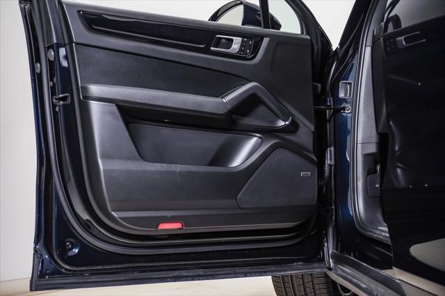 Photo of 2022 Moonlight Blue Metallic Porsche Cayenne